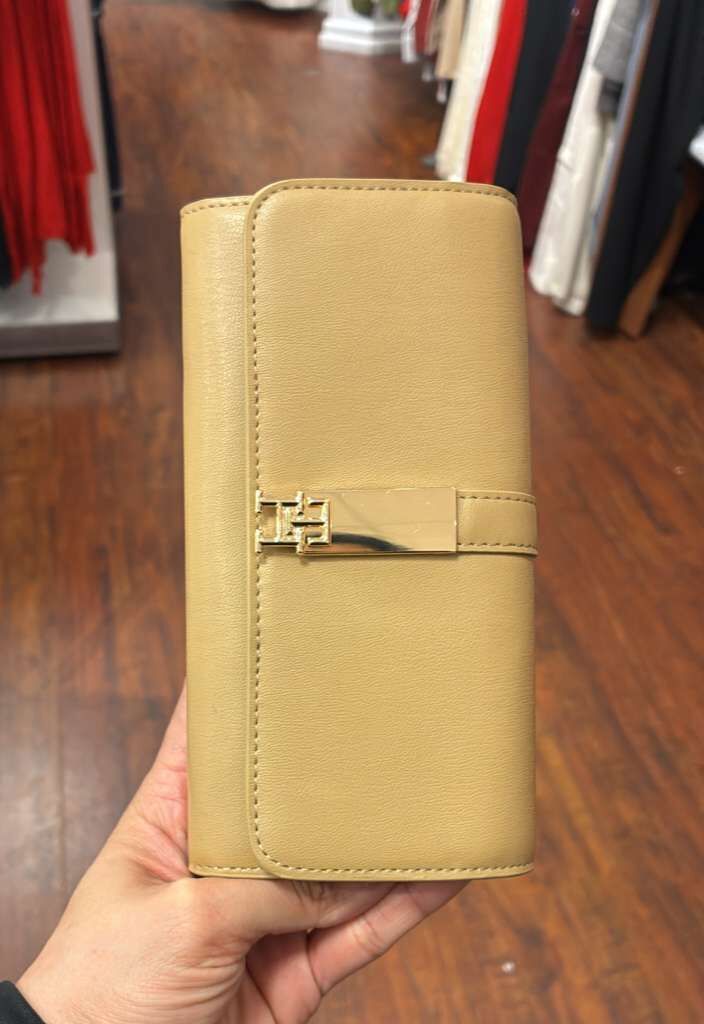 VO023 Tommy Hilfiger 啡色啪扣長銀包