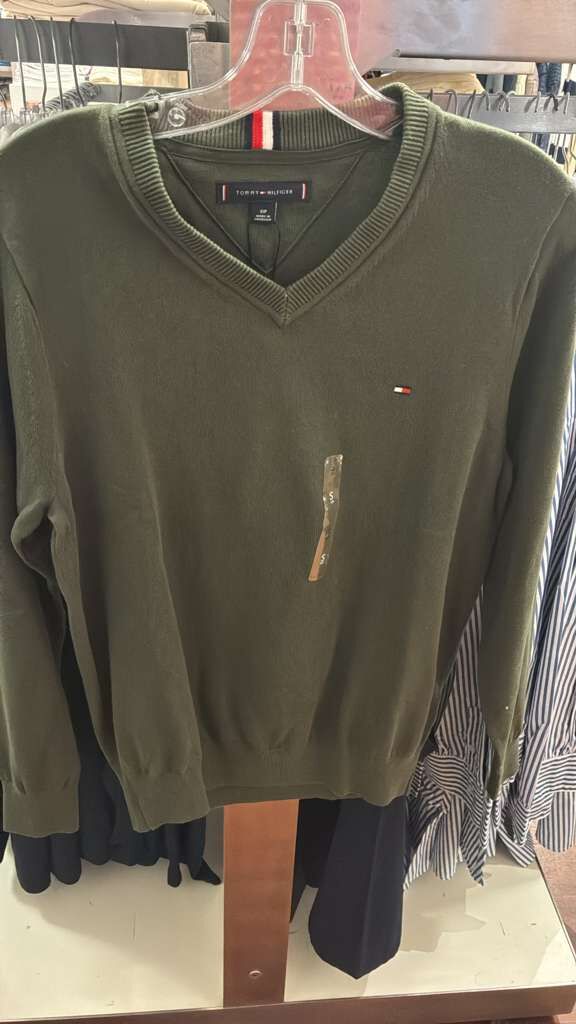 VO046 Tommy Hilfiger 細LOGO V領長袖上衣 深綠色