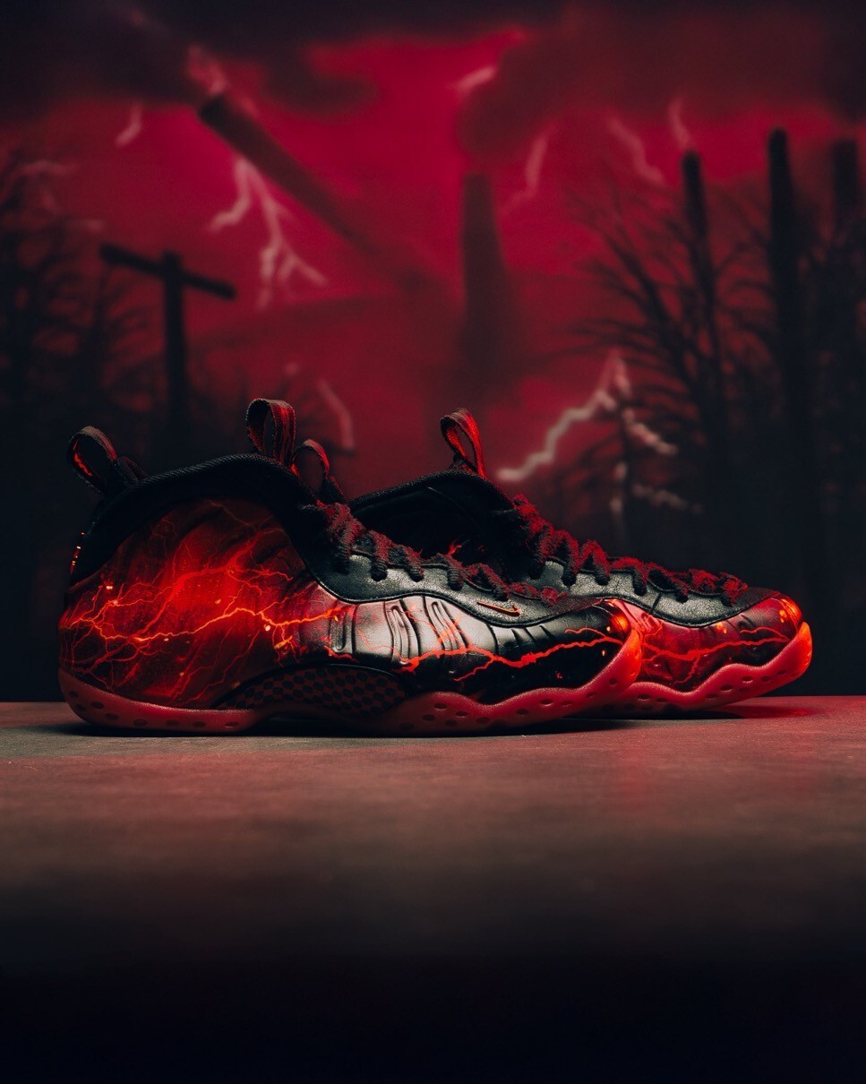 【Focus Store】預購 Stranger Things x Nike Foamposite One " Black Red" 黑紅色 怪奇物語 聯名款 IR7336-001