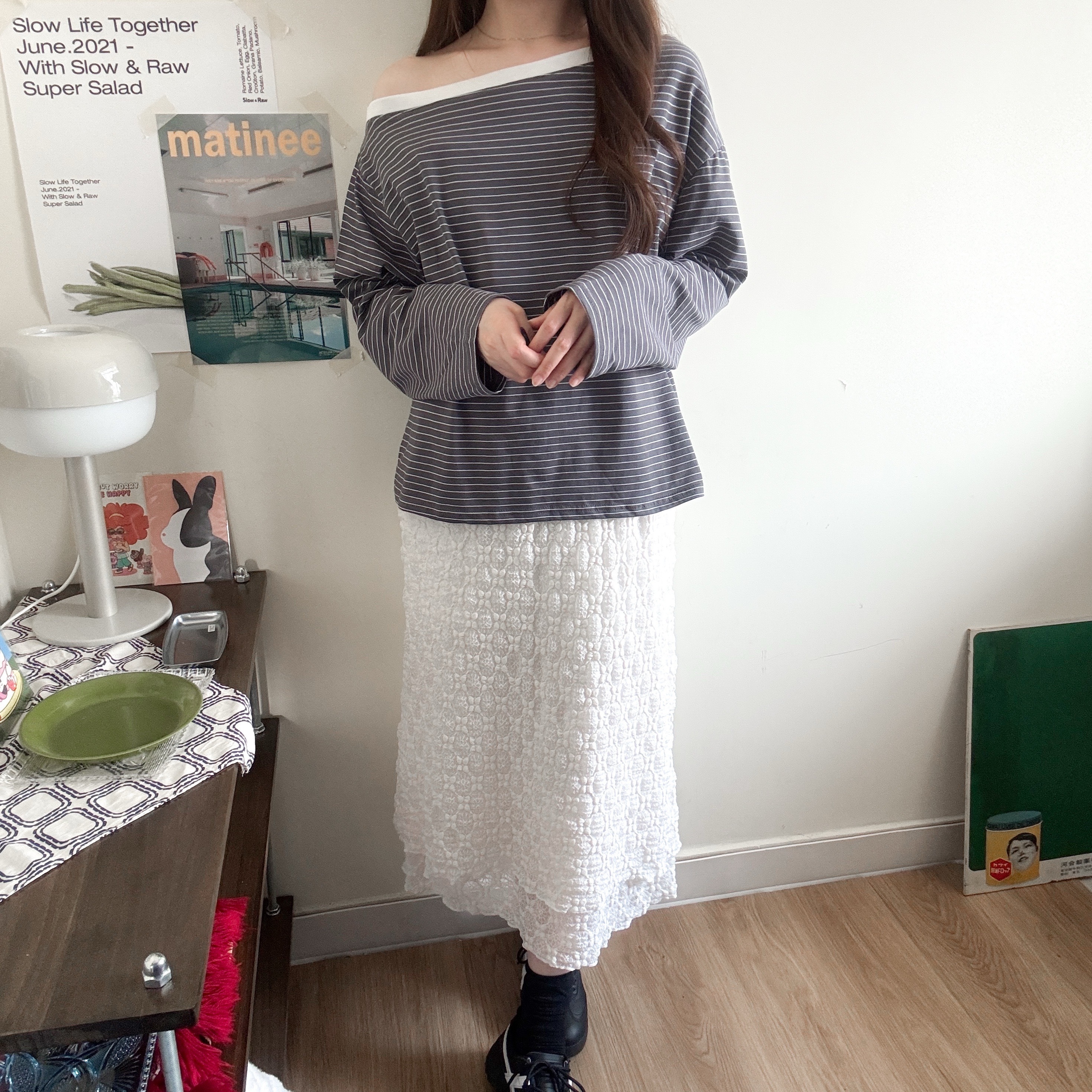 斜肩露膊橫間tee