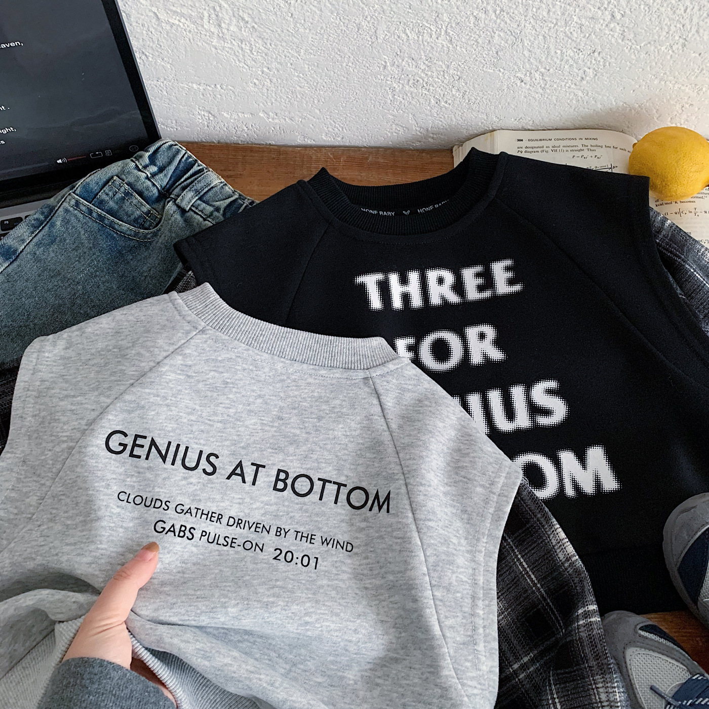 格袖假兩件字母 長袖上衣