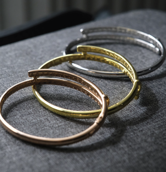 JA260220-M92-DDB2506-鍍紅金 SIZE : 55/50/45mm-材質:#925 硬銀- 大白傘蓋佛母 手鐲 改為旦形 (開較款)-(預計4月頭到貨，只限尖沙咀門店自取不包郵)