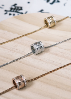 JA260220-M80-DDP1353-1.45g, 48粒鑽石(G-H) 共:0.10份-材質: 9k 白金-靈驗咒輪吊咀 8MM-不包頸鍊(預計4月頭到貨，只限尖沙咀門店自取不包郵)