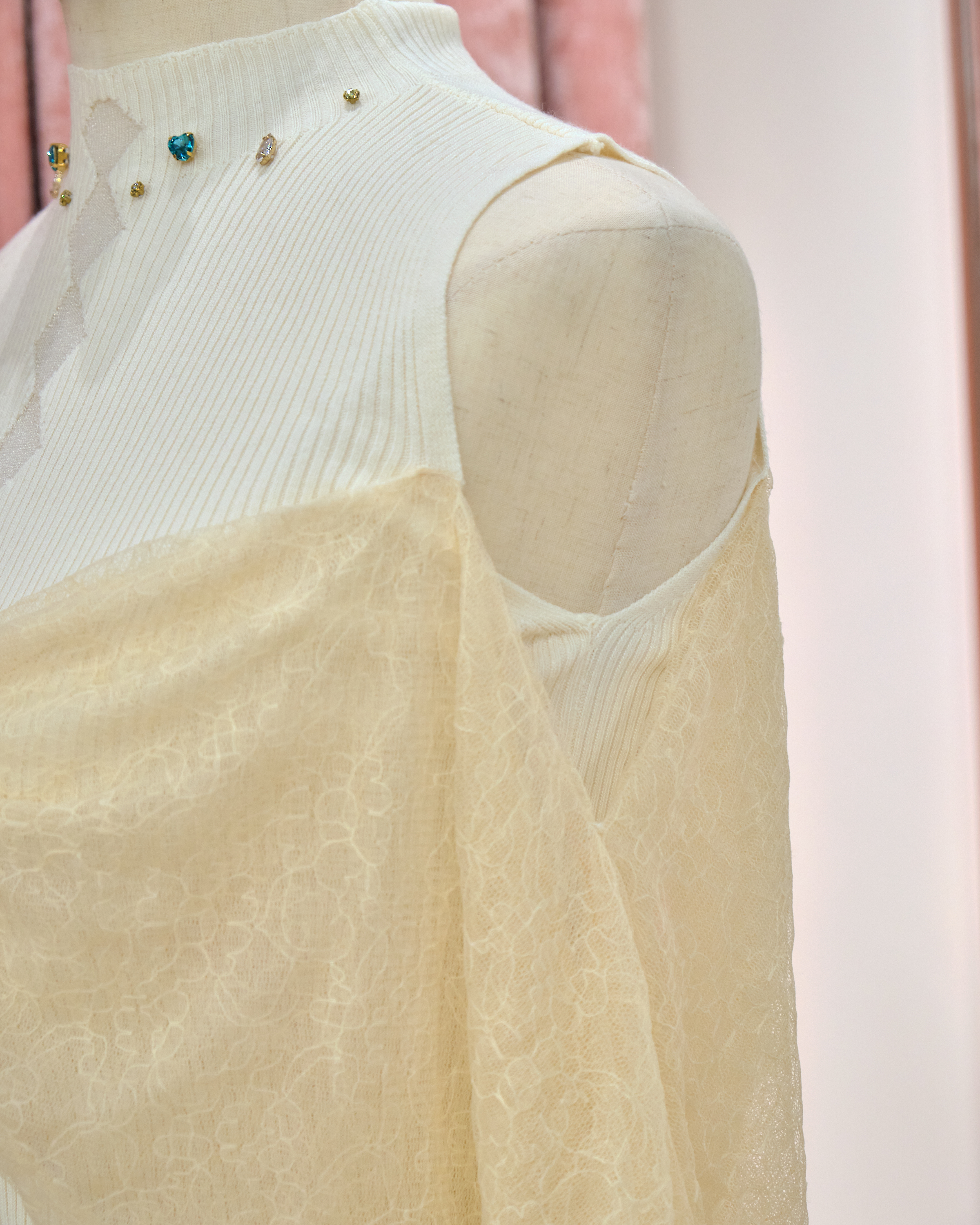 13350 Off-Shoulder Lace Wish Knit Vest