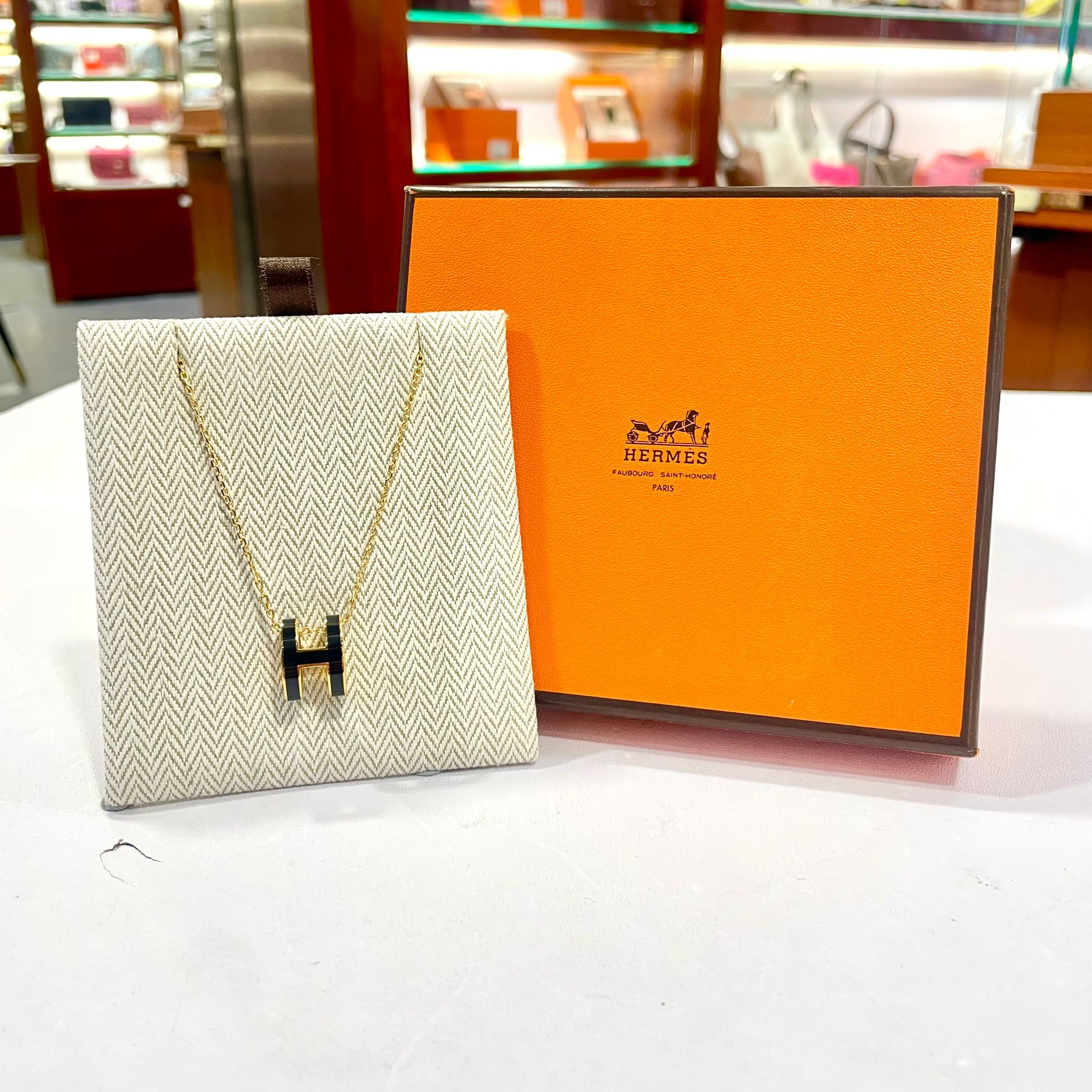 全新HERMES頸鏈 (黑色 x金鏈)  限量版經典大Pop H 立體簍空橢圓 LOGO POP H Necklace #BRAND NEW #香榭站正品
