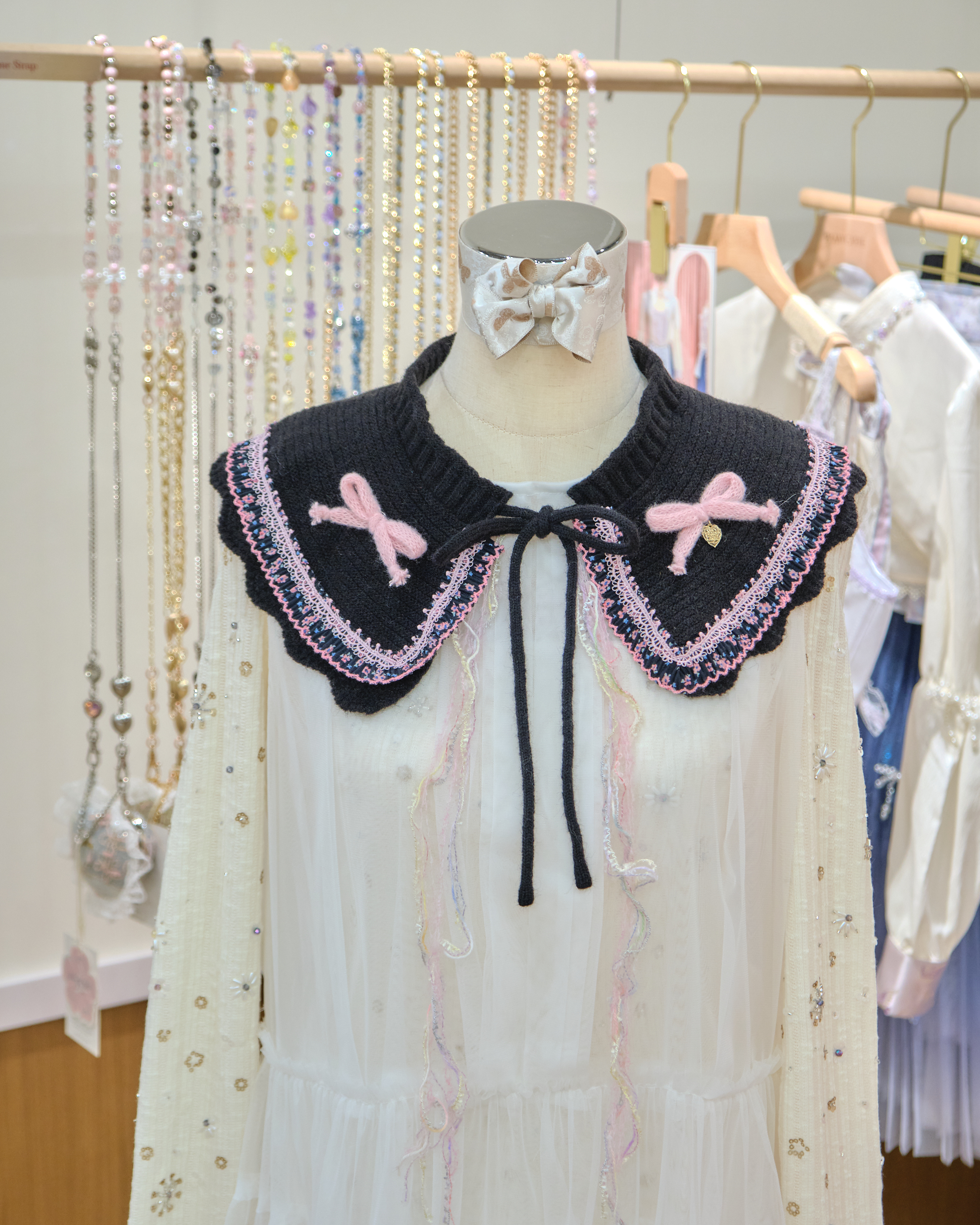 13315 Heart Flutter Bow Capelet Collar