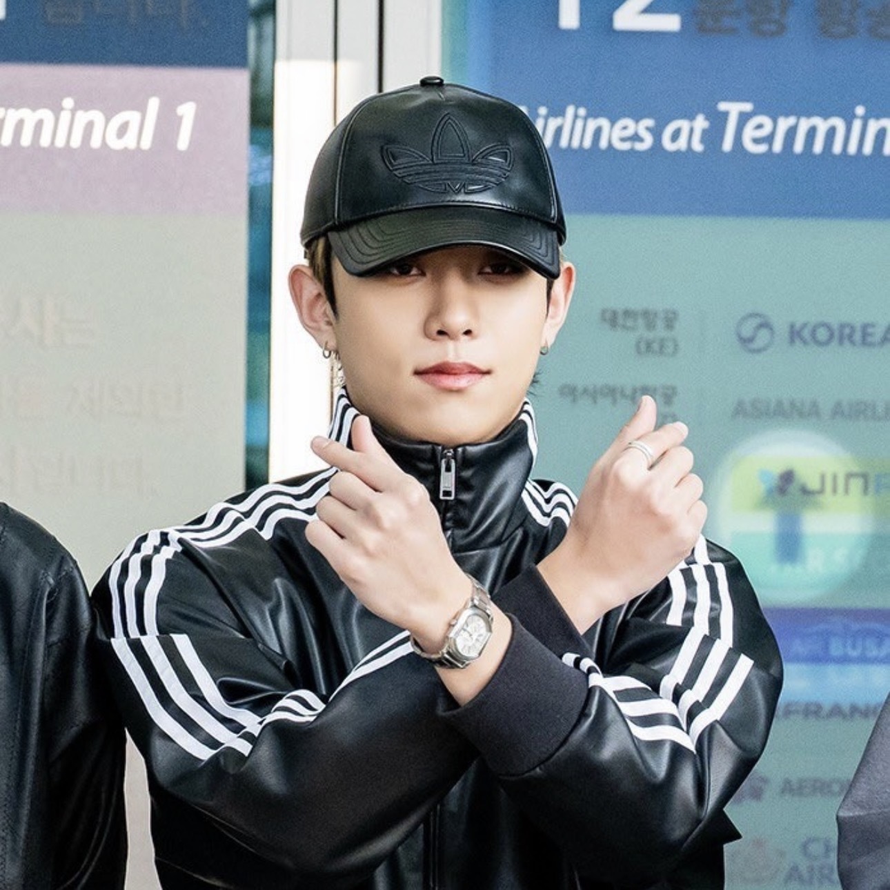 ADIDAS ORIGINALS 全黑皮革 LNGSHOT RYUL金律 同款 男版 老帽 帽子 三葉草 IY4059