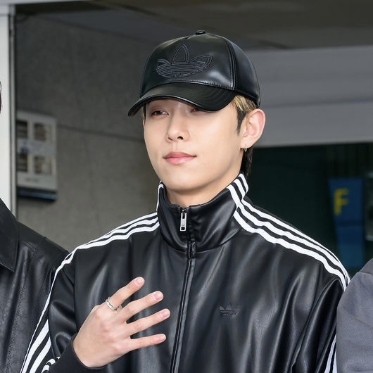 ADIDAS ORIGINALS 全黑皮革 LNGSHOT RYUL金律 同款 男版 老帽 帽子 三葉草 IY4059