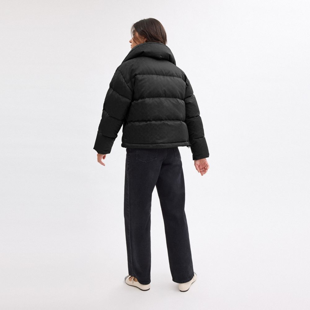 【Coach Outlet】Signature Jacquard Short Puffer In Recycled Polyamide  黑