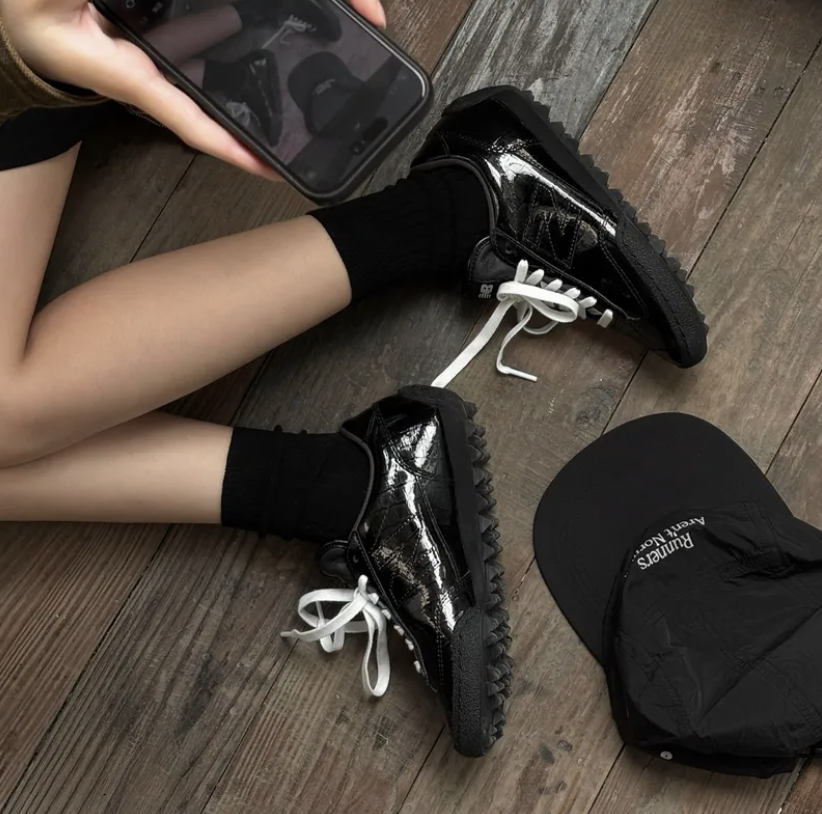 代購-NEW BALANCE NB GATOR RUN 薄底鞋 復古鱷魚紋 亮面 漆皮 男女鞋 黑色  UGTR2SV