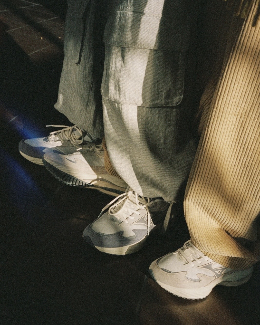 【現貨】Mizuno 美津濃 WAVE RIDER β 麂皮 透氣 休閒 復古 慢跑鞋 霧灰藍