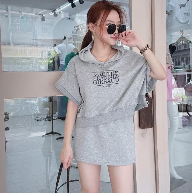 【時髦又休閒的連帽上衣＋短褲裙套裝組】(現貨）