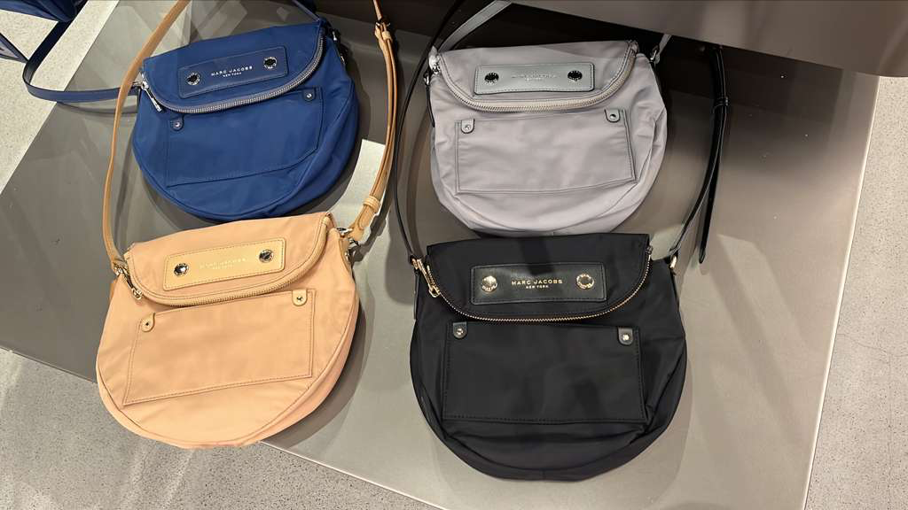 VQ026 Marc Jacobs 細LOGO細十年袋 24x23cm