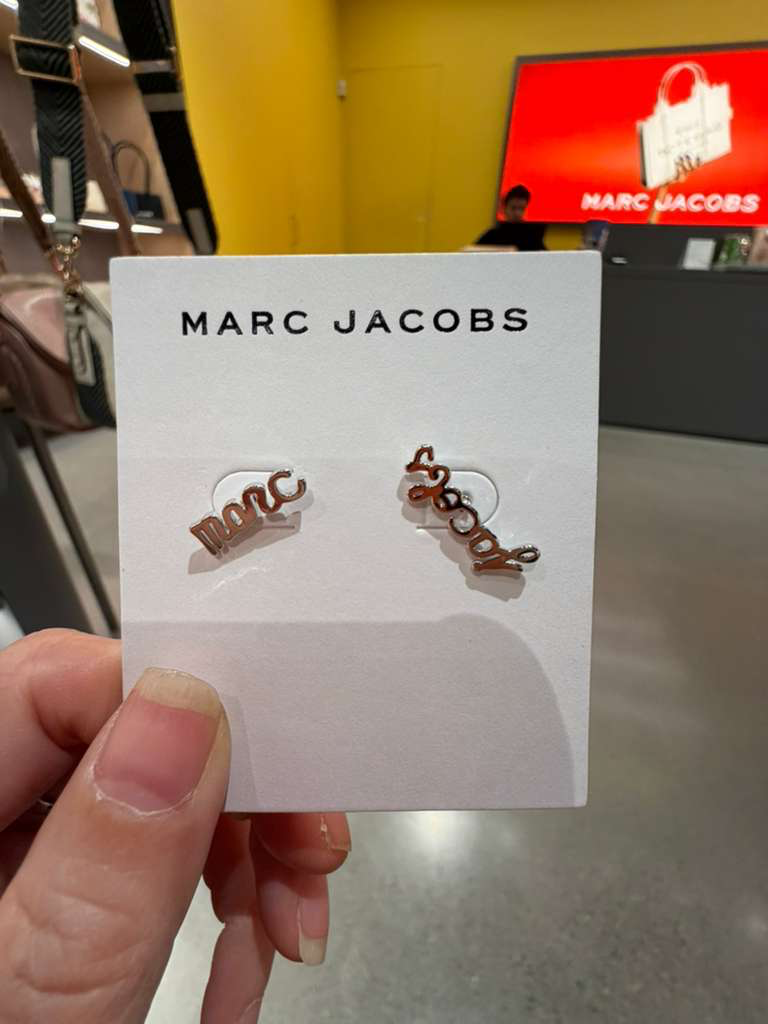 VQ057 Marc Jacobs LOGO耳環