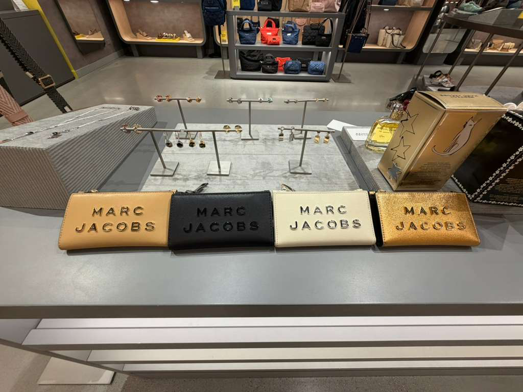 VQ053 Marc Jacobs 3D LOGO啪扣長銀包