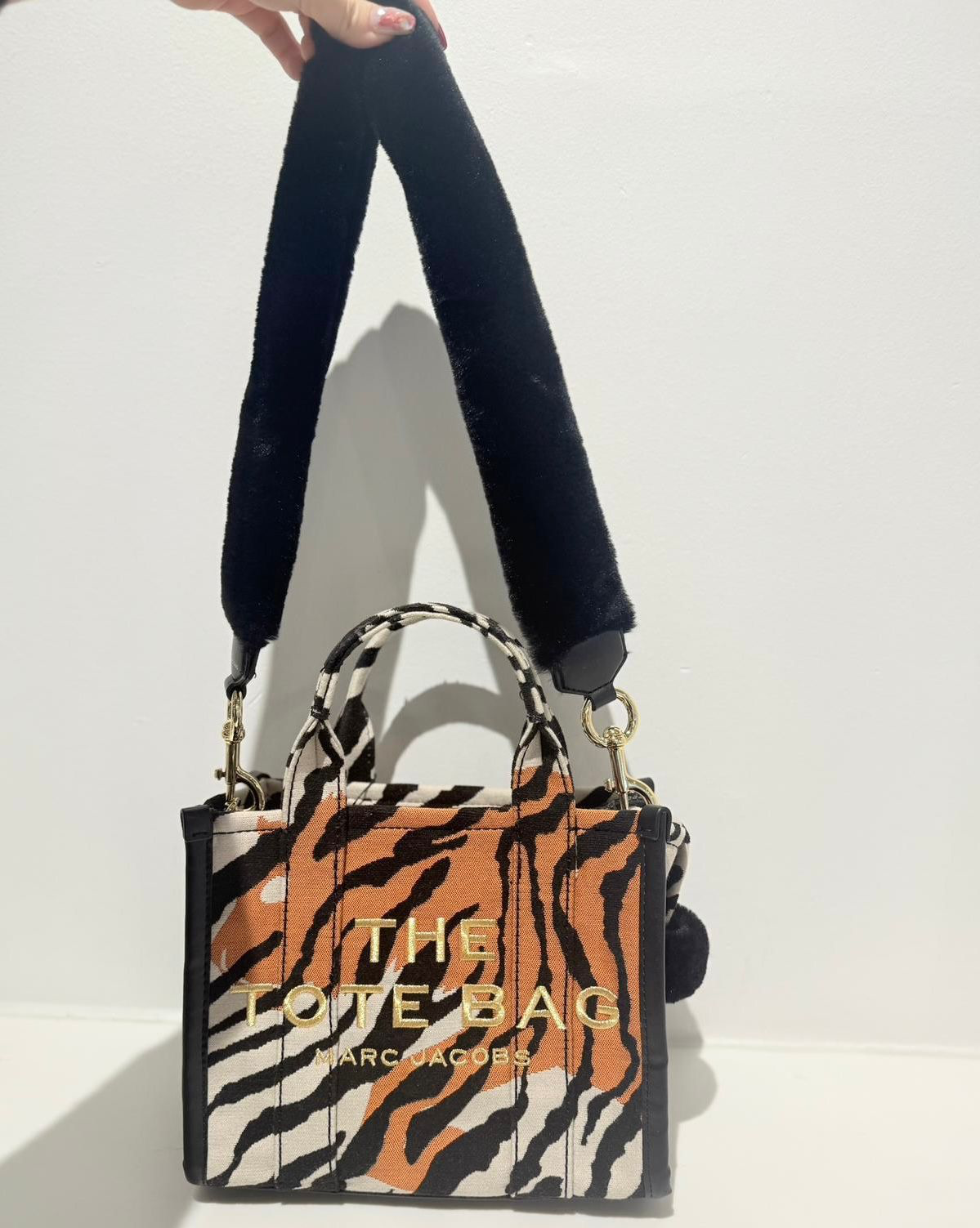 VQ052 Marc Jacobs YEAR OF THE TIGER 兩用包