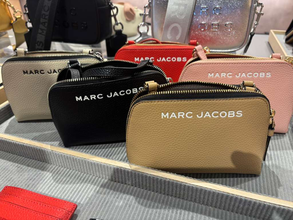 VQ037 Marc Jacobs 字母LOGO貝殼CROSS BODY 18x11cm