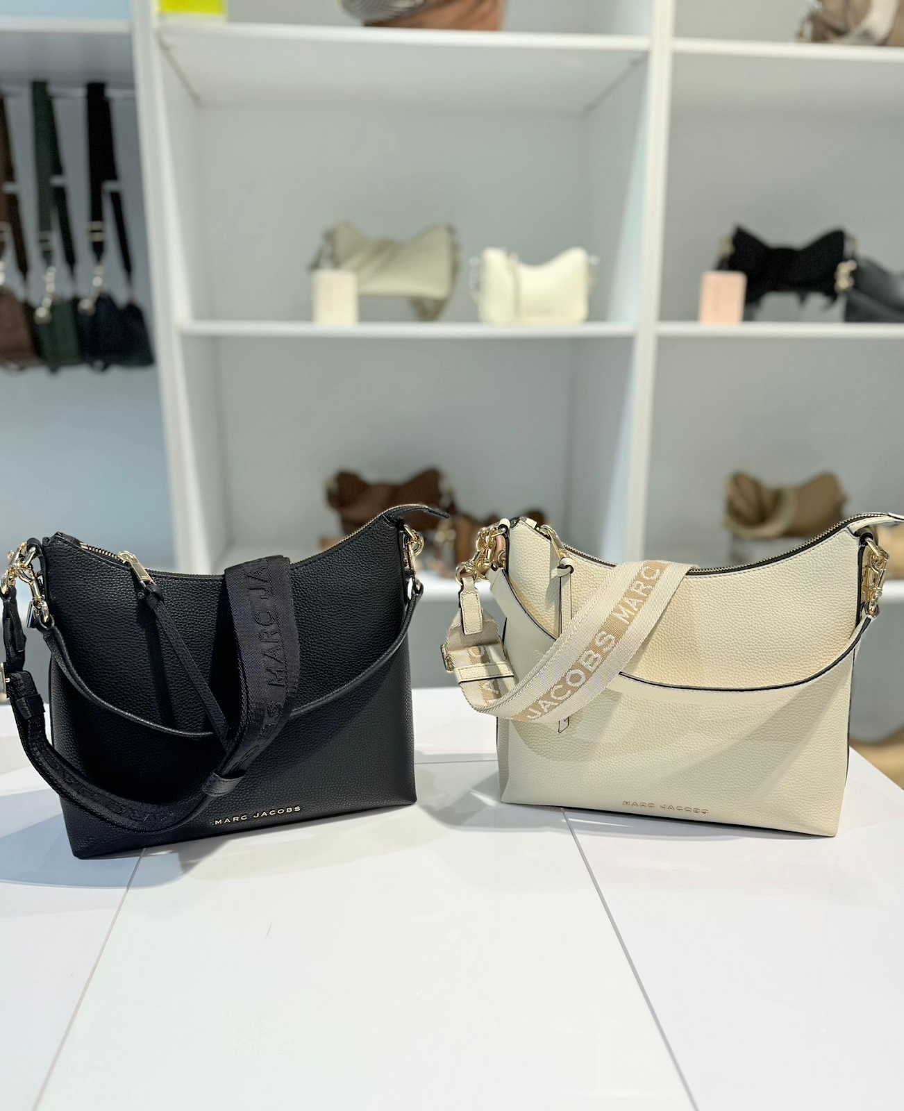 VQ039 Marc Jacobs 粗肩帶半月兩用包 30x24cm