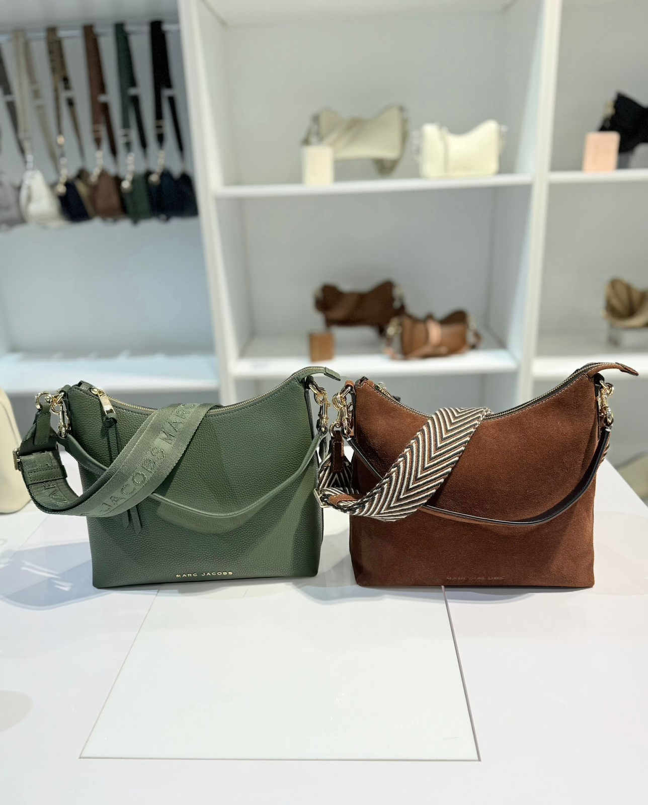 VQ039 Marc Jacobs 粗肩帶半月兩用包 30x24cm