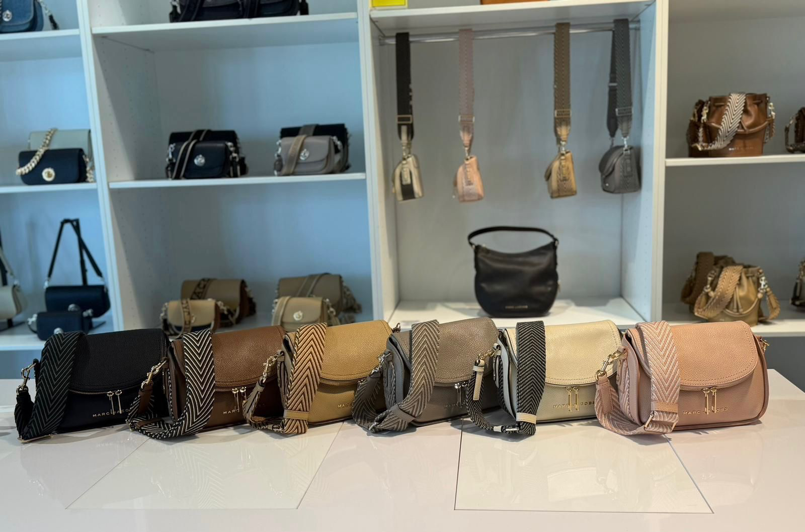 VQ038 Marc Jacobs LOGO拉鏈前蓋CROSS BODY 25x19cm