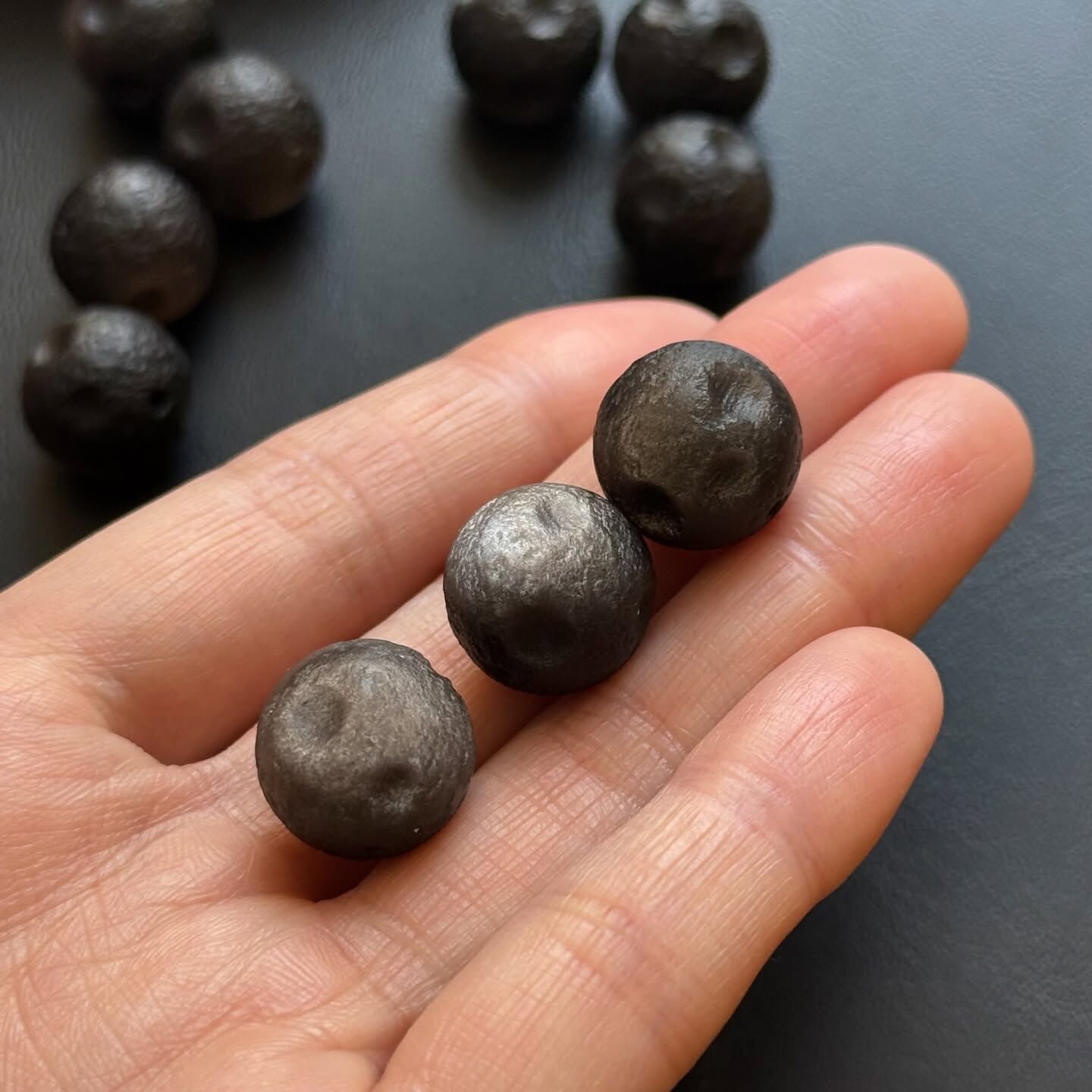 [原石] 銀曜石 隕石小球