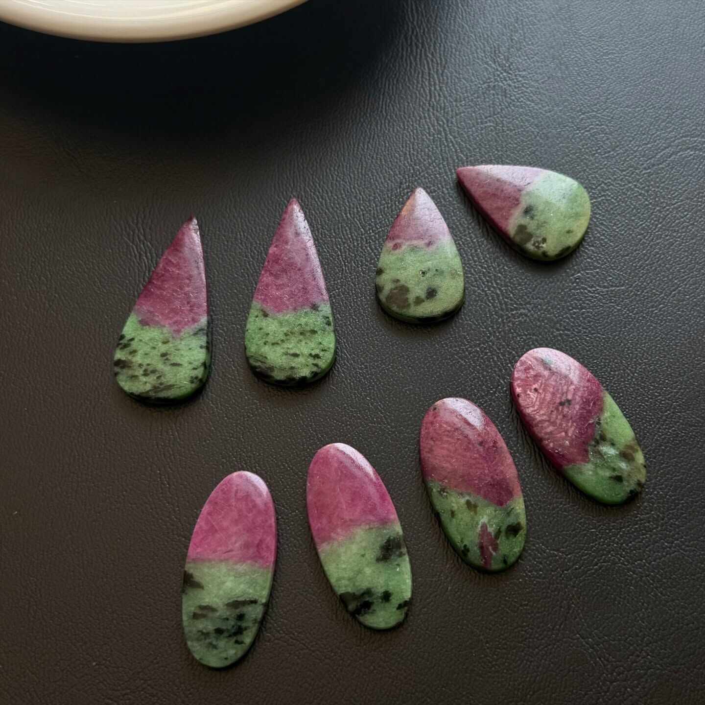 [原石] 紅寶黝簾石 水晶蛋面 水晶墜面