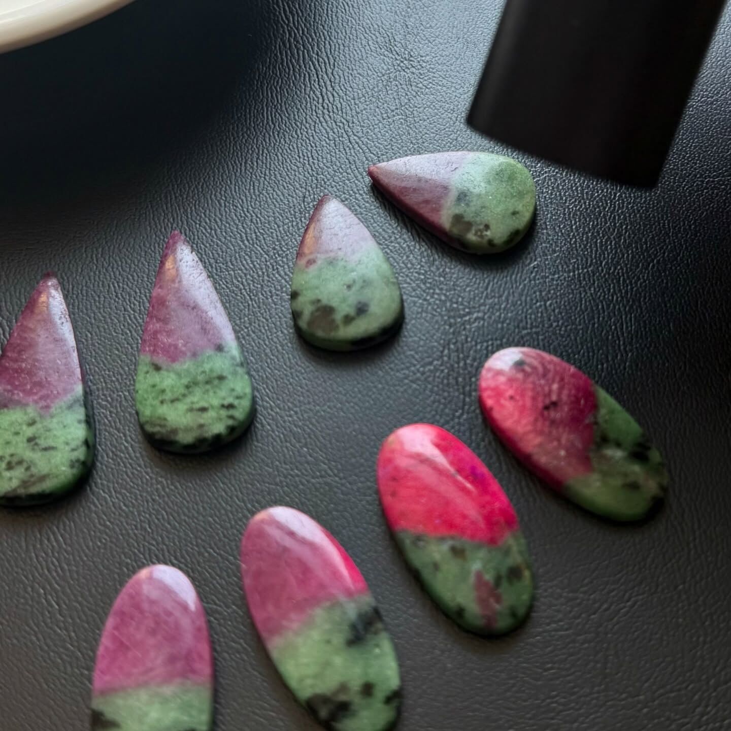 [原石] 紅寶黝簾石 水晶蛋面 水晶墜面