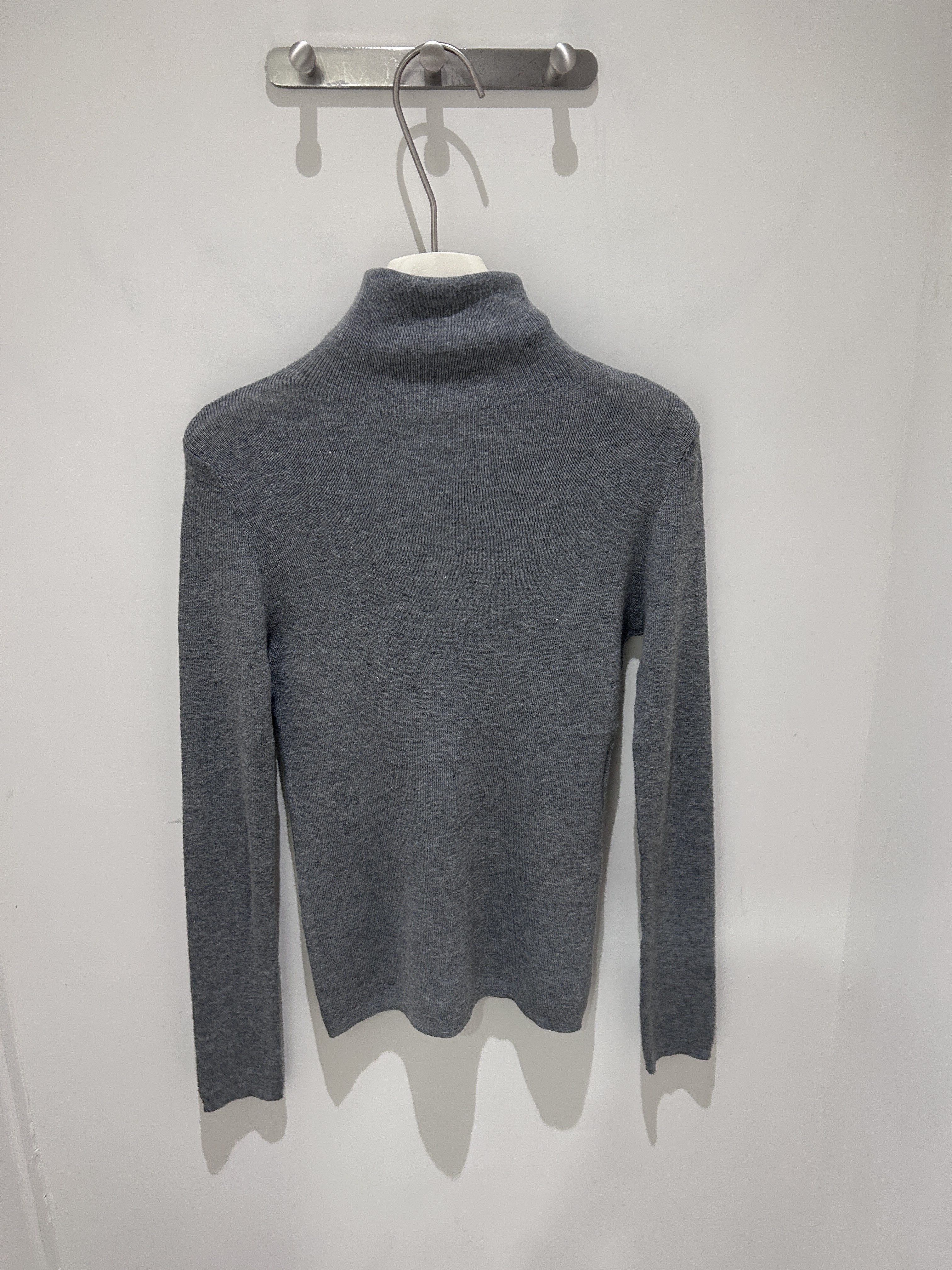 灰色柔軟高領打底衣