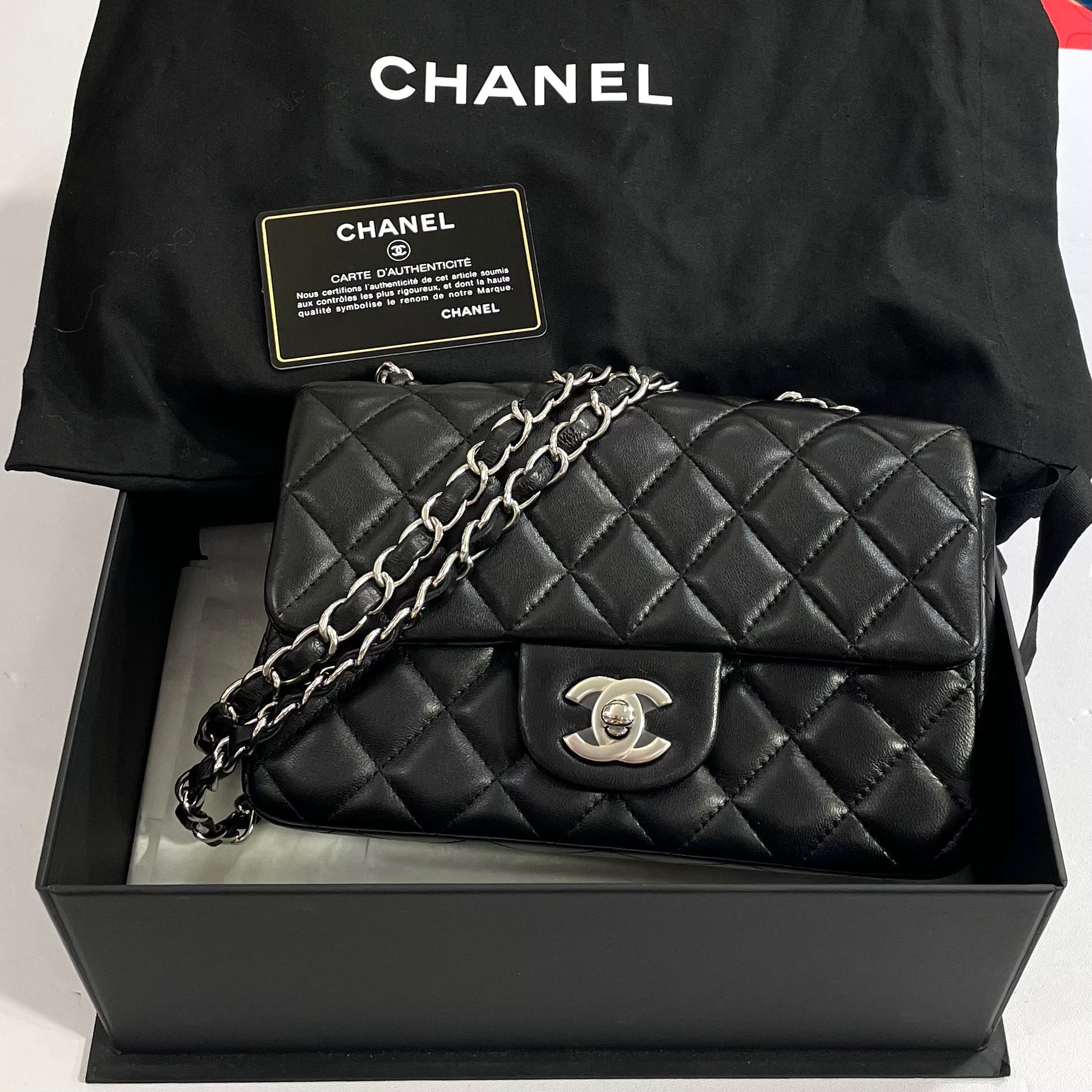 全新未使用品~CHANEL CF20 A69900 黑色羊皮/銀鏈 MINI FLAP BAG @304開 #香奈兒斜背包 #BRAND NEW #香榭站正品