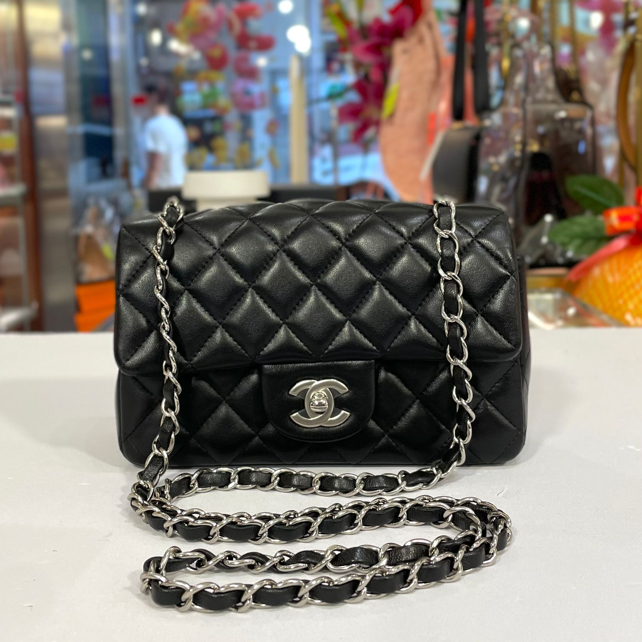 全新CHANEL CF20 A69900 黑色羊皮/銀鏈 MINI FLAP BAG @30400580 #香奈兒斜背包 #BRAND NEW #香榭站正品