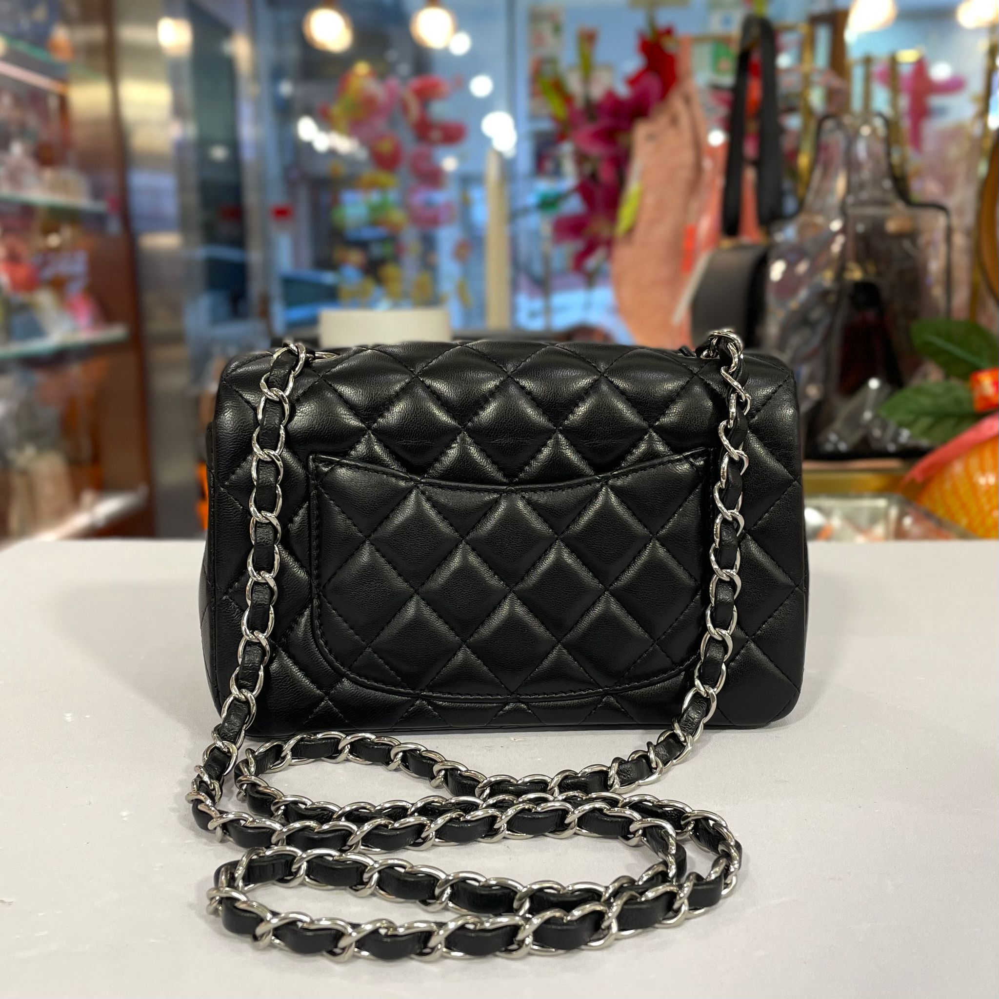 全新未使用品~CHANEL CF20 A69900 黑色羊皮/銀鏈 MINI FLAP BAG @304開 #香奈兒斜背包 #BRAND NEW #香榭站正品