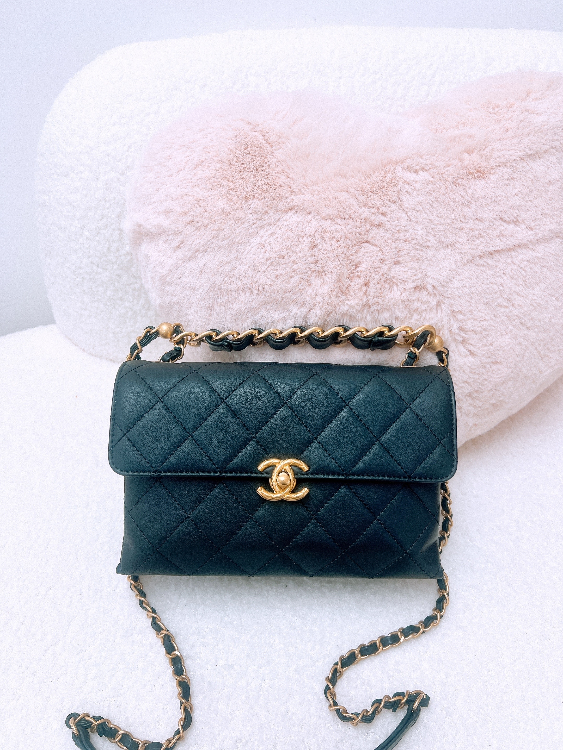 Chanel chain flap bag (black calfskin/ GHW)