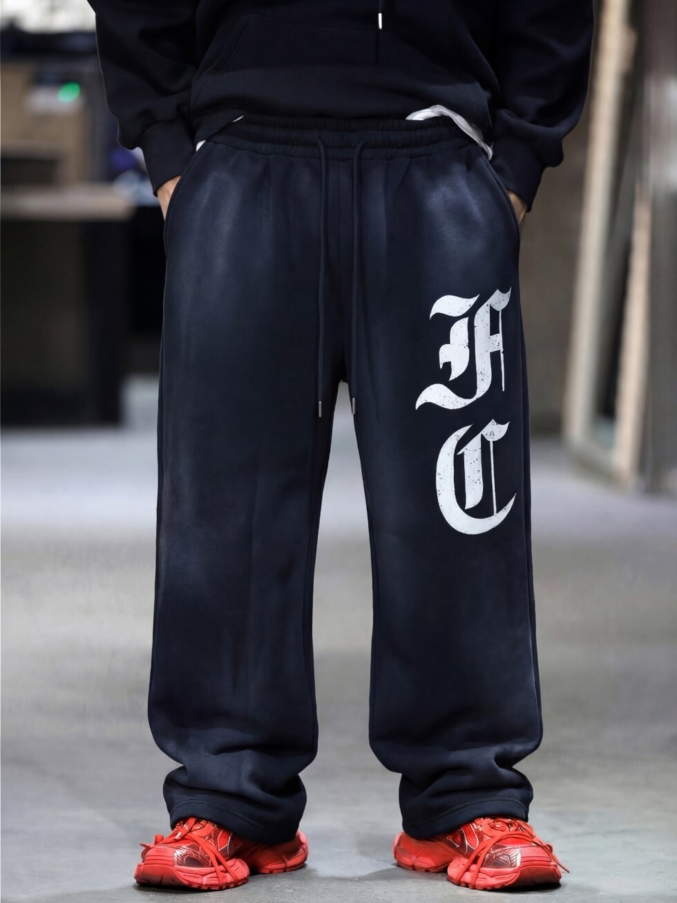 髒污水洗字母休閒棉褲