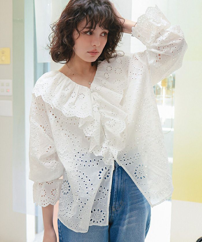 titivate フリルカラーレースブラウス白L（AHXP4449）