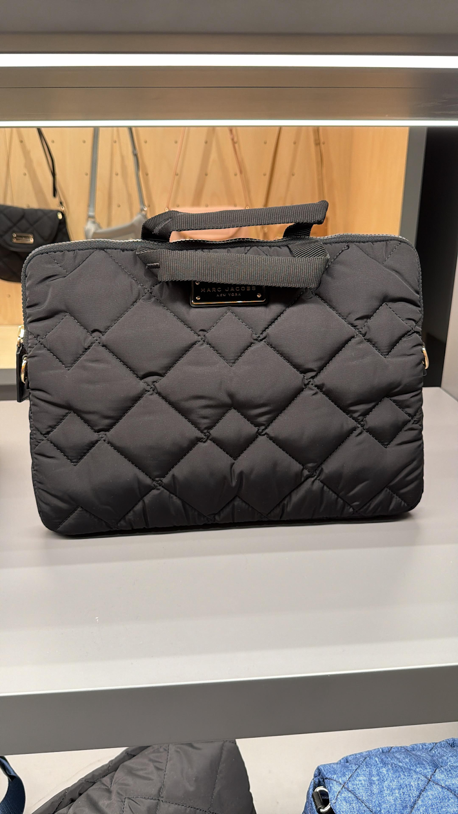 VQ074 Marc Jacobs 黑色壓線菱格電腦袋 34x25cm