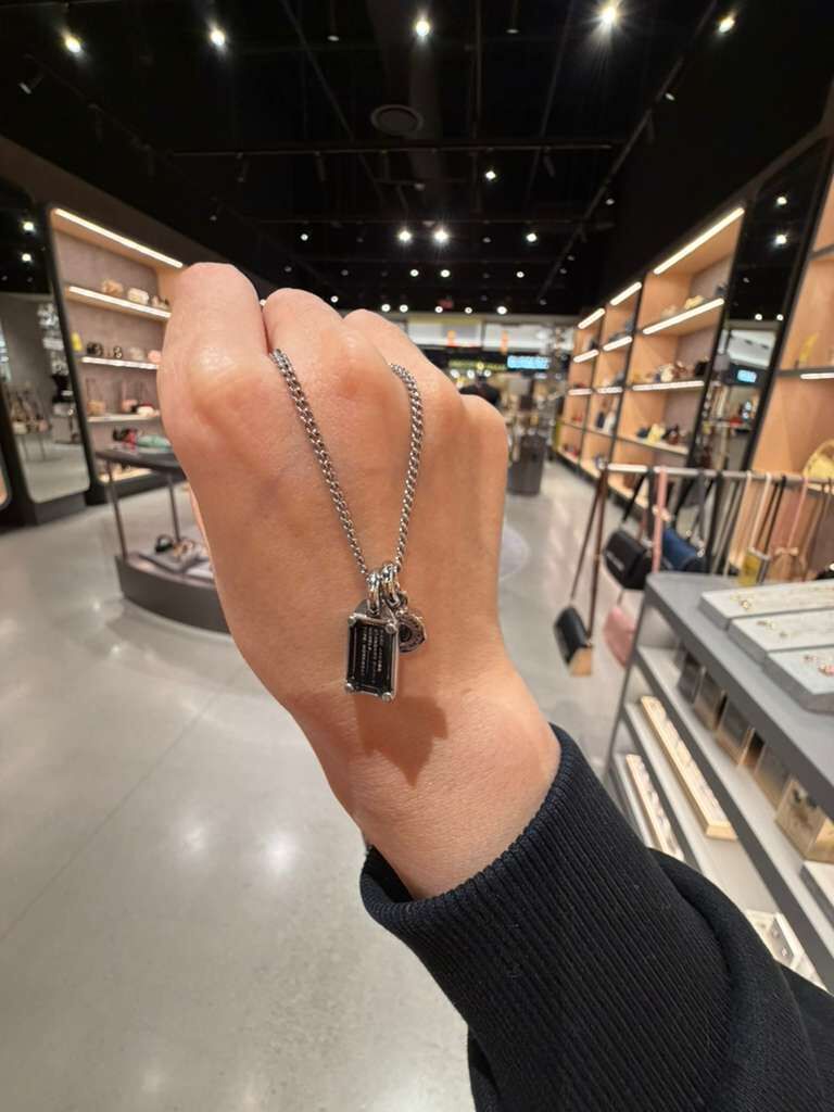 VQ064 Marc Jacobs 名牌配小圈頸鏈