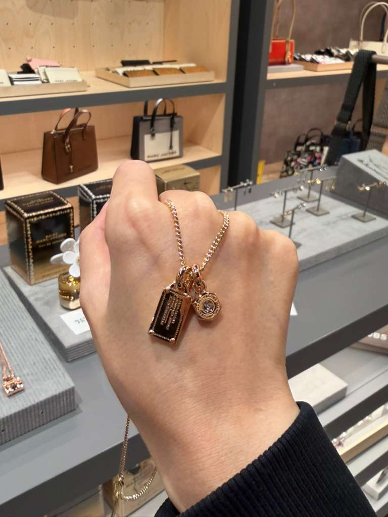 VQ064 Marc Jacobs 名牌配小圈頸鏈