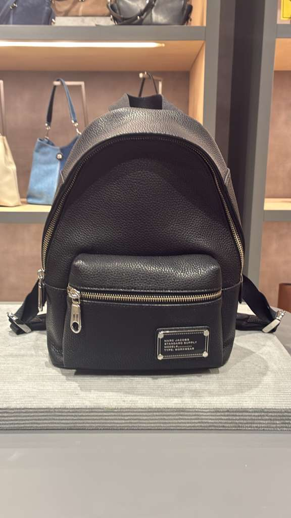 VQ075 Marc Jacobs 黑色大口袋背包 21x29cm