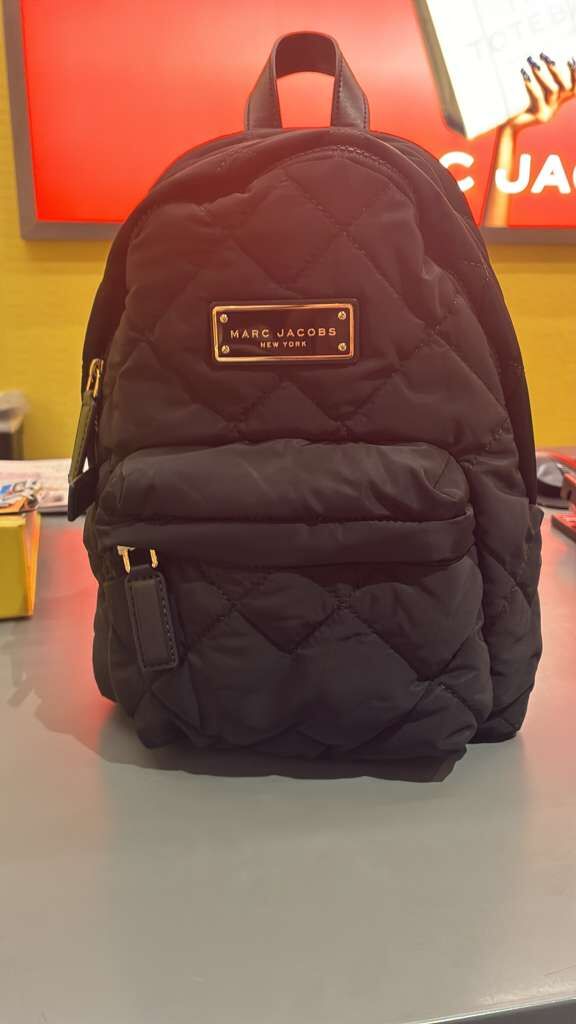 VQ077 Marc Jacobs 壓線菱格背包 24x32CM