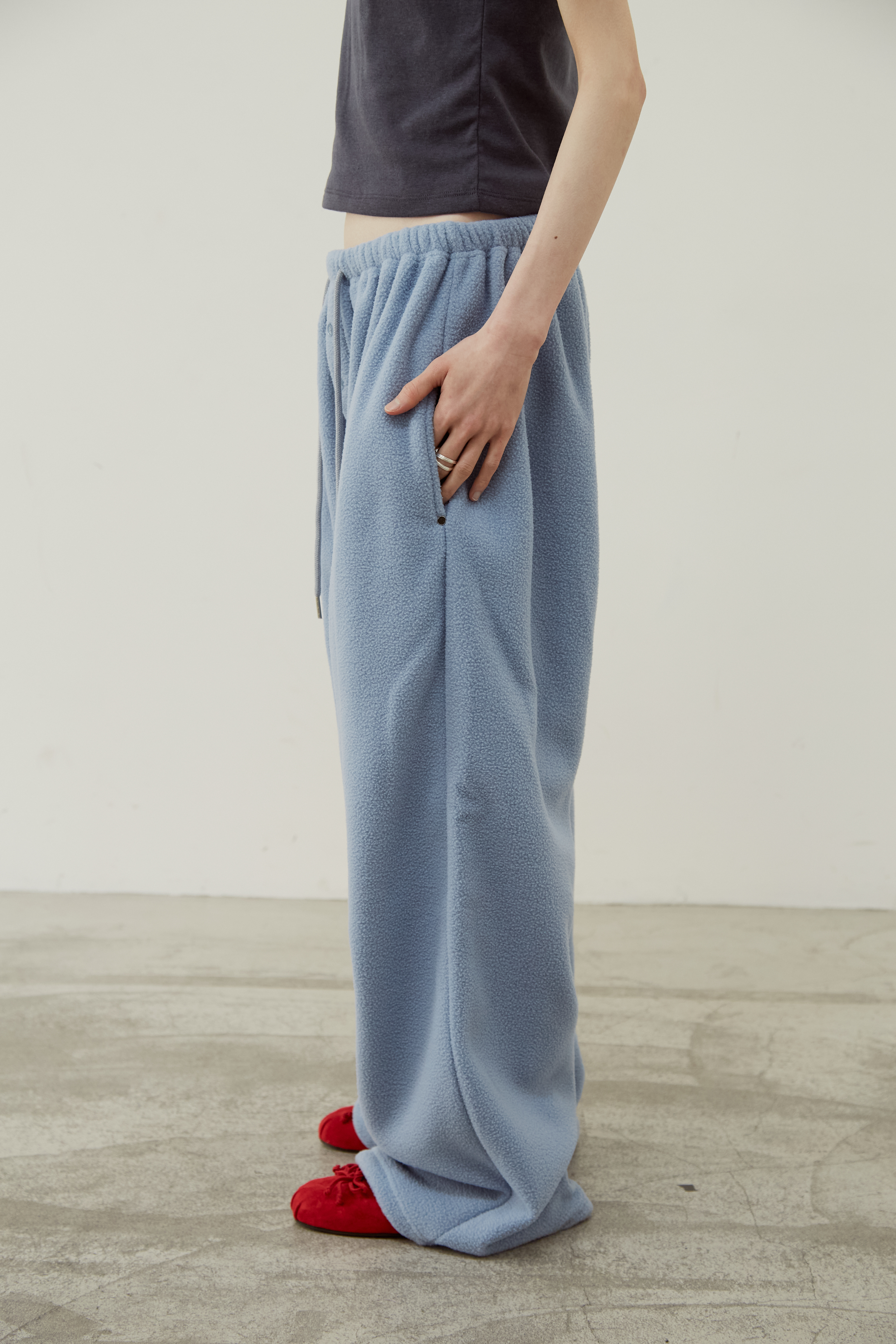 [現貨] TN MADE FW26 - HELD BY FABRIC 搖粒絨門襟排釦抽繩棉褲 - 藍