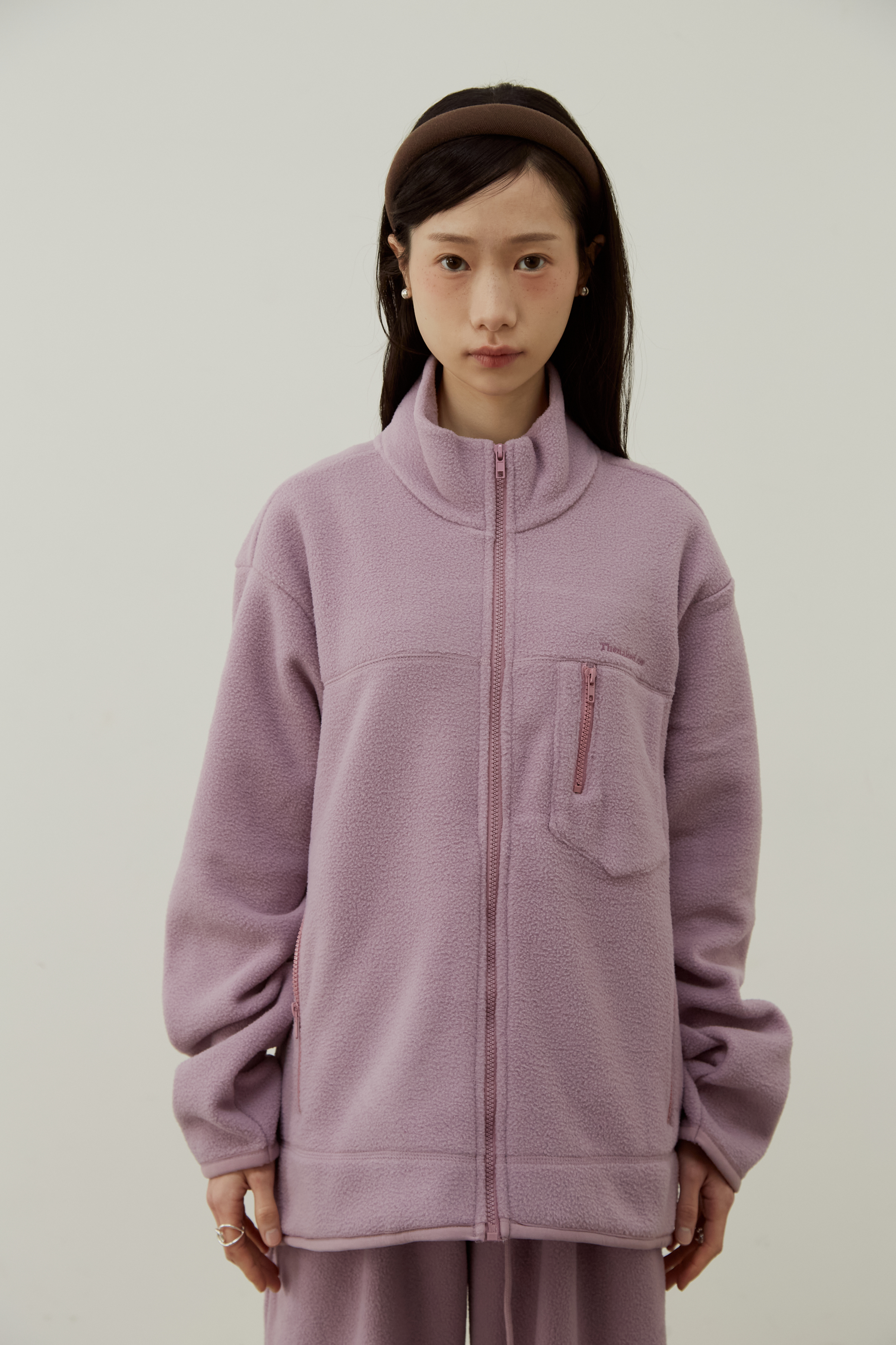 [現貨] TN MADE FW26 Hidden - HELD BY FABRIC 搖粒絨立領廓型外套 - 莓果