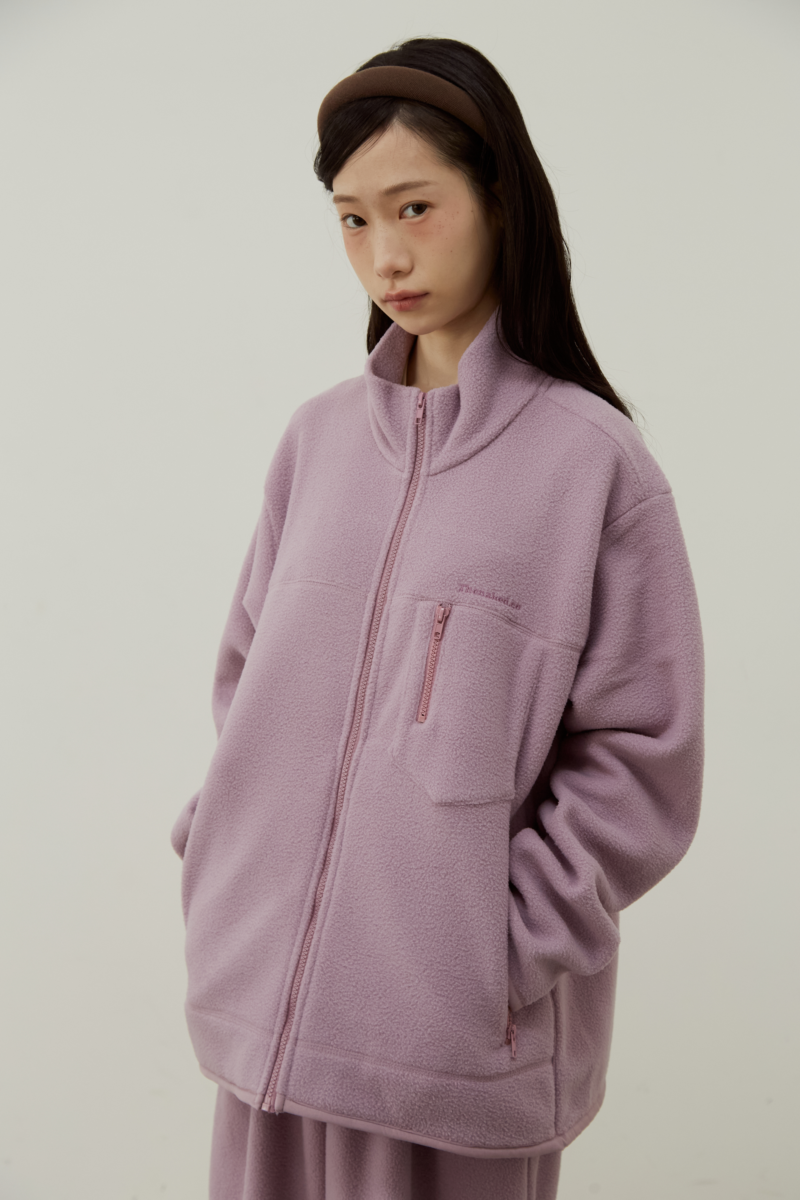 [現貨] TN MADE FW26 Hidden - HELD BY FABRIC 搖粒絨立領廓型外套 - 莓果