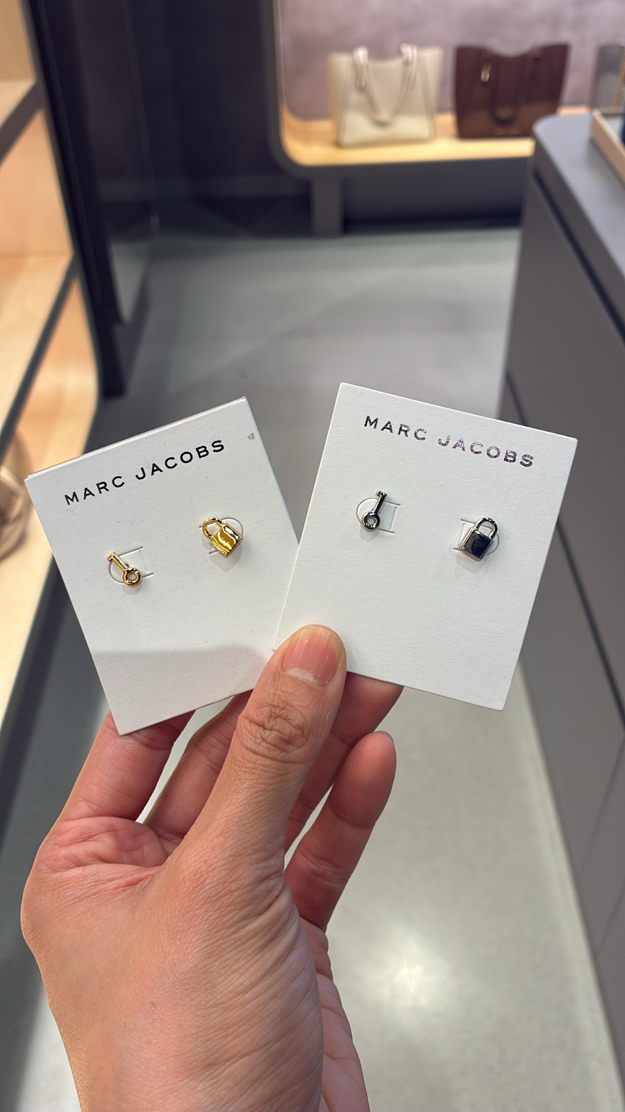 VQ081 Marc Jacobs 鎖扣耳環