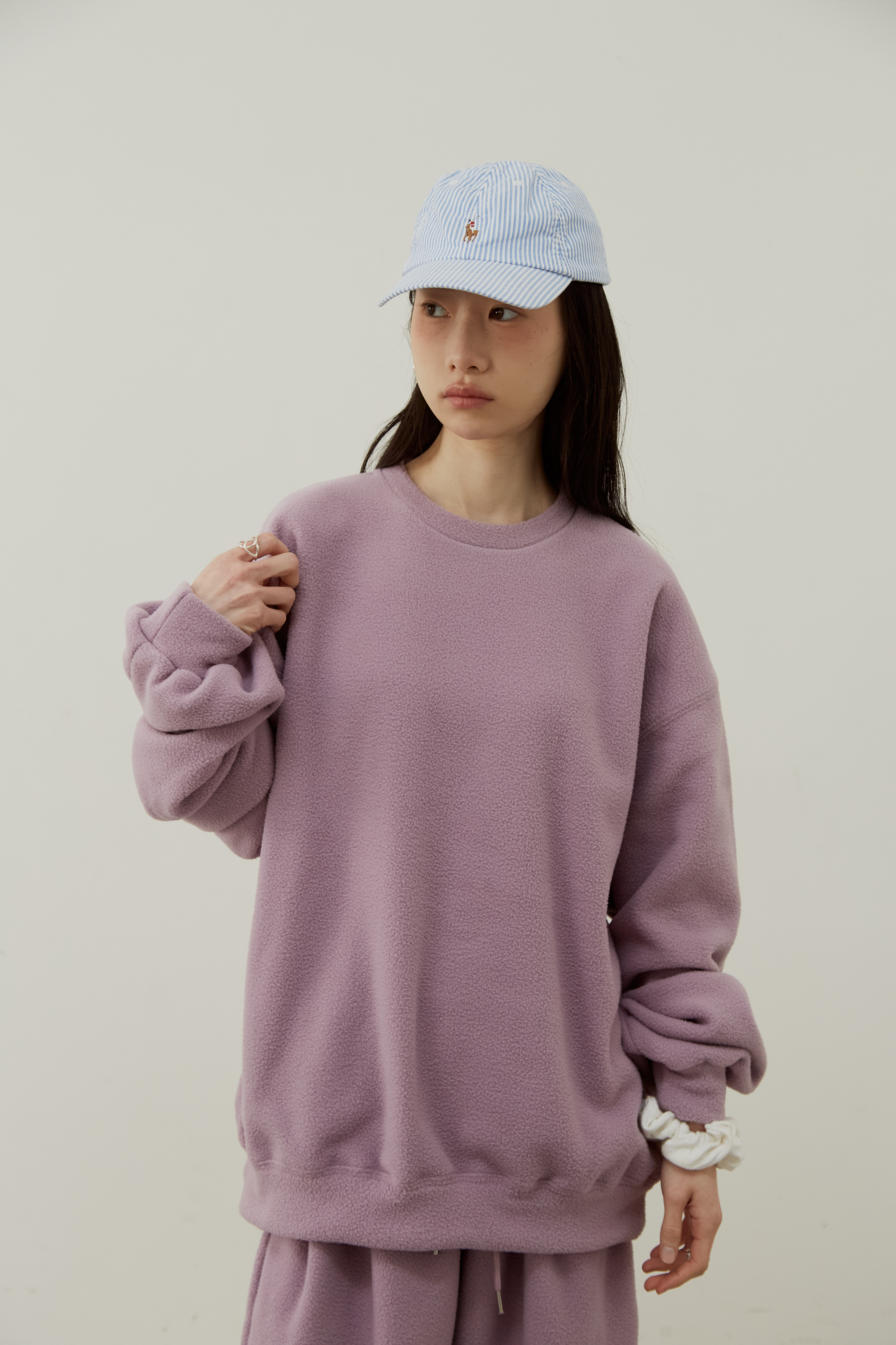 [現貨] TN MADE FW26 Hidden - HELD BY FABRIC 搖粒絨圓領廓型衛衣 - 莓果