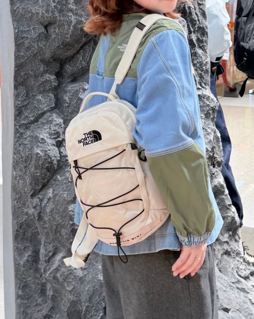 【預購】  The North Face H022114 跣水物料超輕尼龍背囊（米白色）