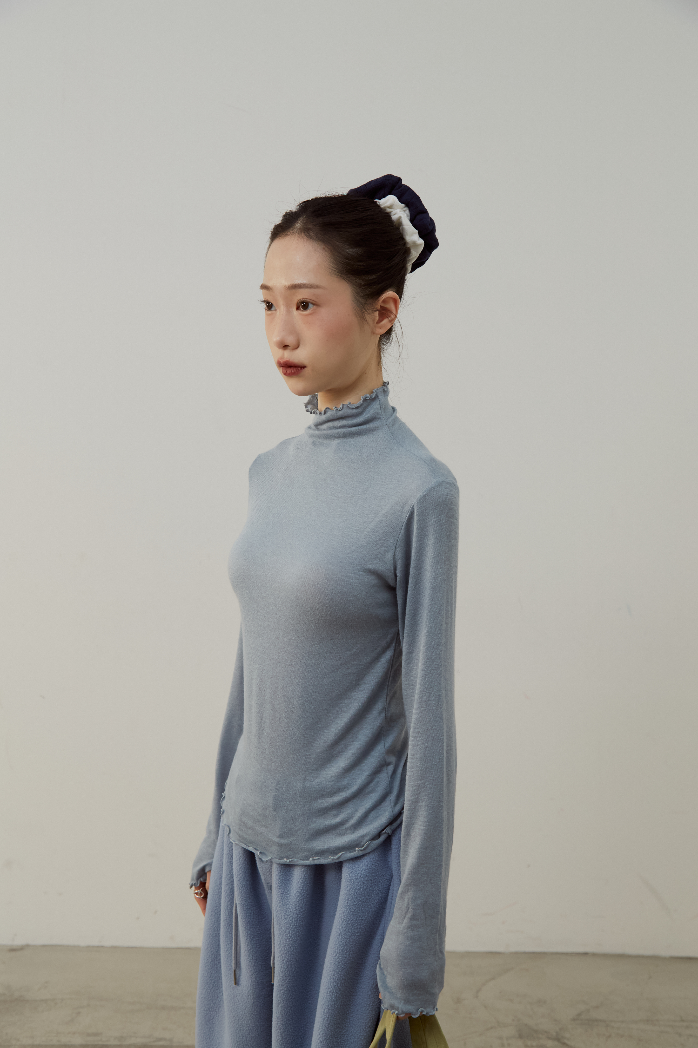 [預購] TN MADE FW26 - HELD BY FABRIC 天絲混羊毛高領打底上衣 - 藍