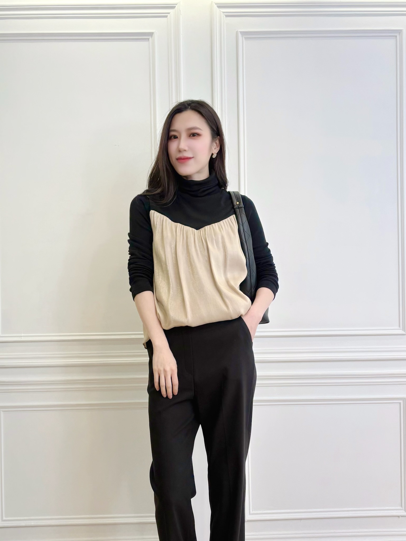 異材質拼接高領上衣