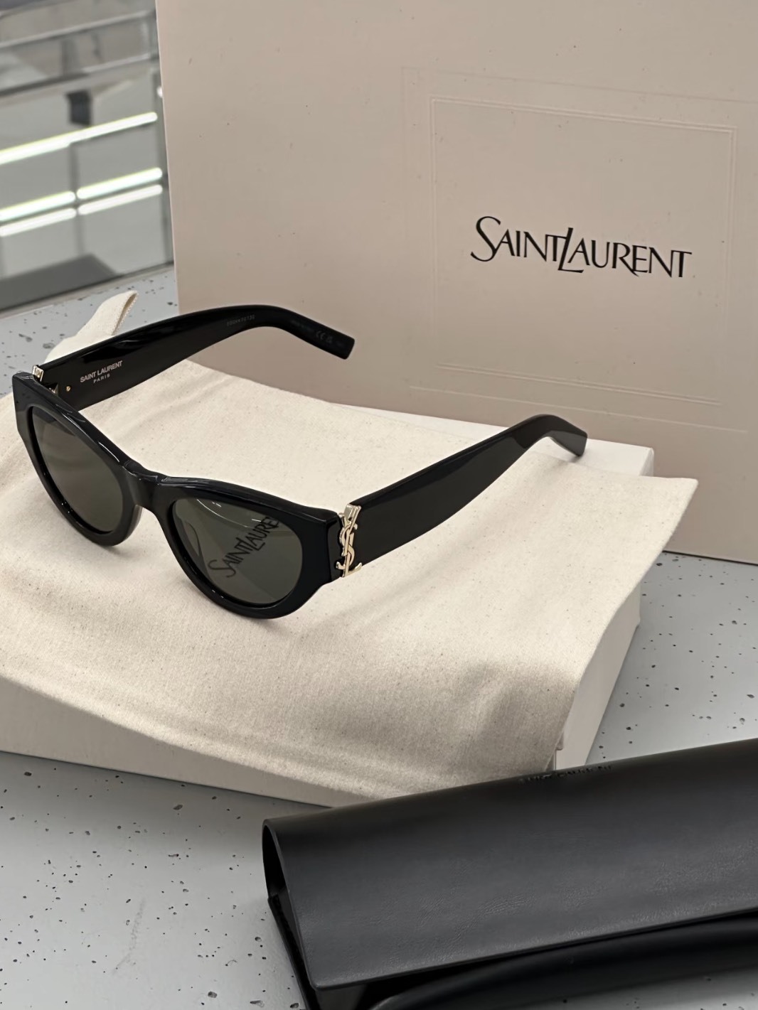 ROSÉ 同款 SAINT LAURENT YSL 黑金 貓眼墨鏡