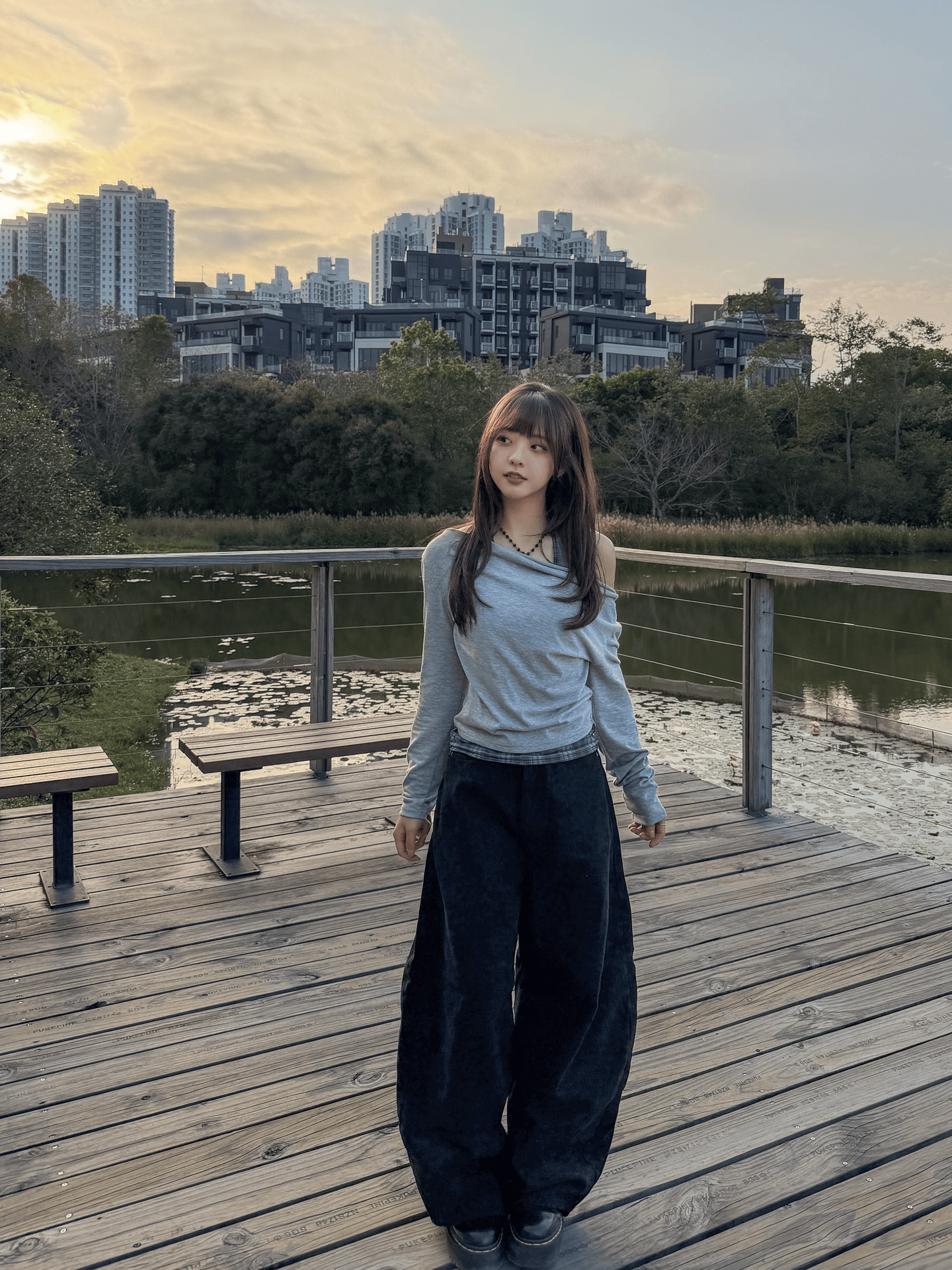 【網站限定優惠】鉚釘十字架彎刀褲