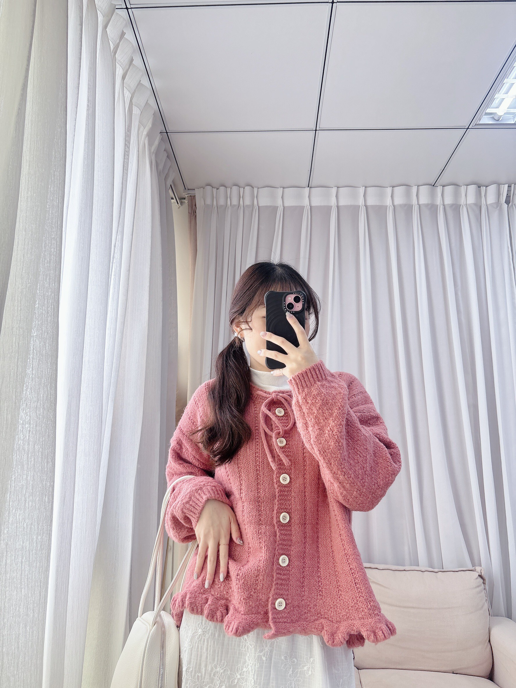 圓領下滾花邊排扣衣